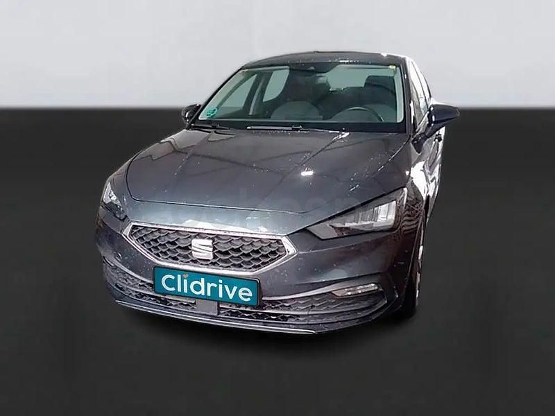 Usado Seat Leon Style 110 CV (80 kW) 2021 Gris / plata Berlina