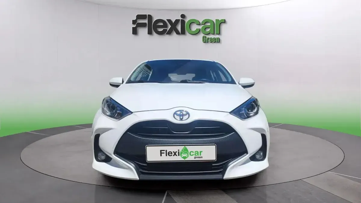 Usado Toyota Yaris Active 69 CV (50 kW) 2023 Blanco Utilitario
