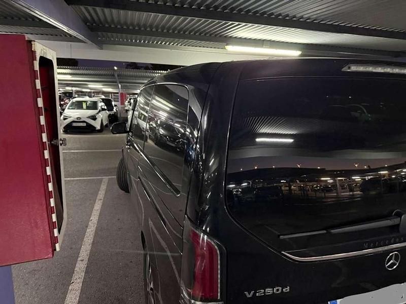 Usado Mercedes V250 Style 190 CV (139 kW) 2024 Negro Monovolumen