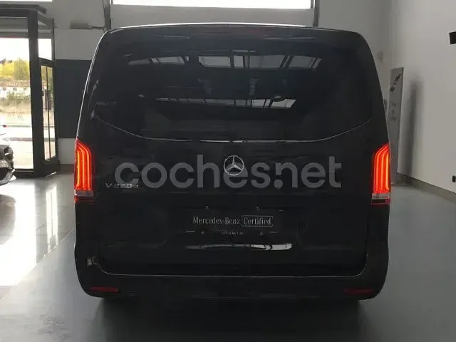 Usado Mercedes V220 Avantgarde 163 CV (119 kW) 2022 Gris / plata Monovolumen