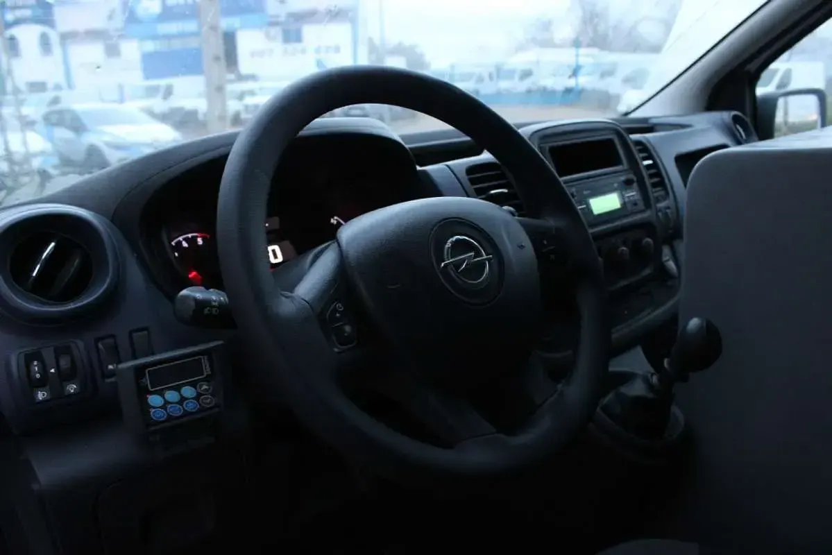 Usado Opel Vivaro Expression 95 CV (69 kW) 2018 Blanco Monovolumen