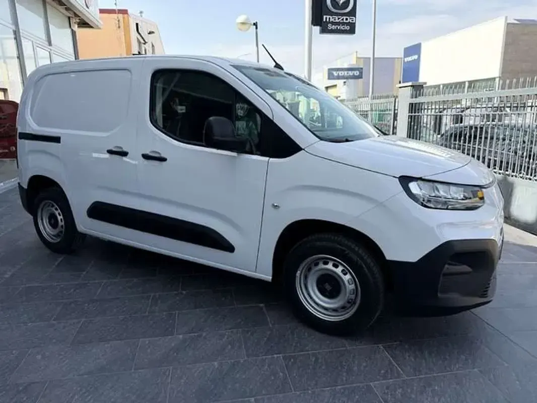 Nuevo Fiat Doblò Easy 102 CV (75 kW) 2026 Blanco Monovolumen