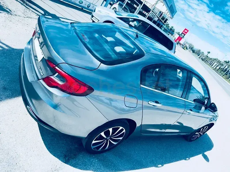 Usado Fiat Tipo Lounge 120 CV (88 kW) 2017 Gris / plata Berlina