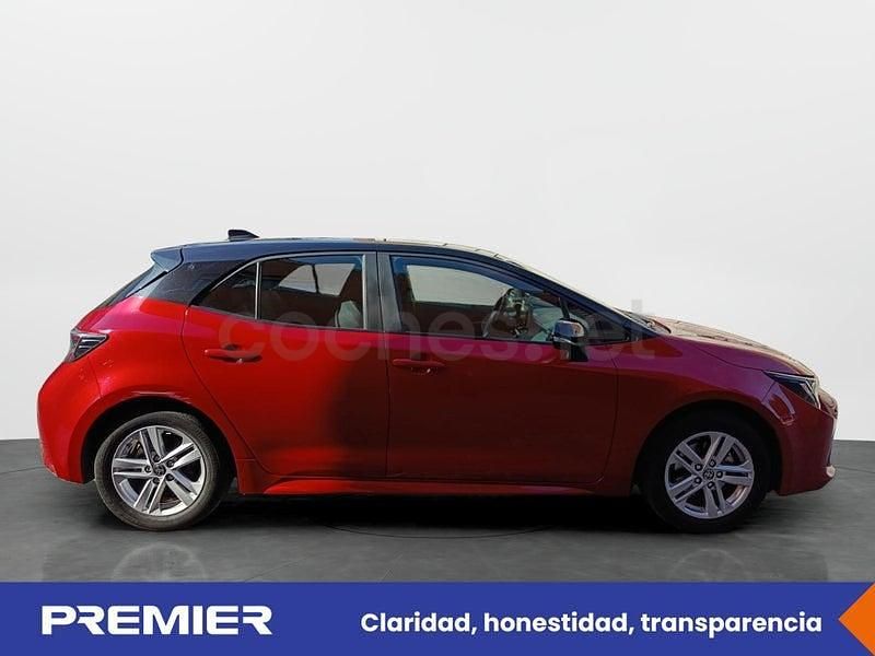 Usado Toyota Corolla Active 122 CV (89 kW) 2022 Granate Berlina