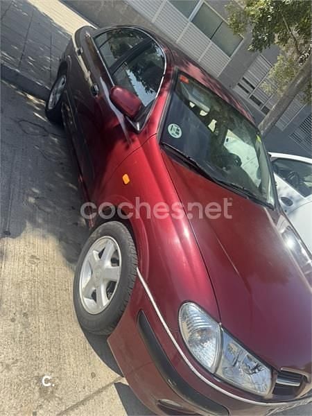 Usado Nissan Almera Comfort 114 CV (83 kW) 2000 Granate Berlina