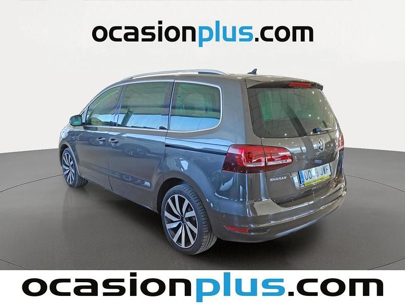 Usado VW Sharan Sportline 150 CV (110 kW) 2017 Marrón Monovolumen
