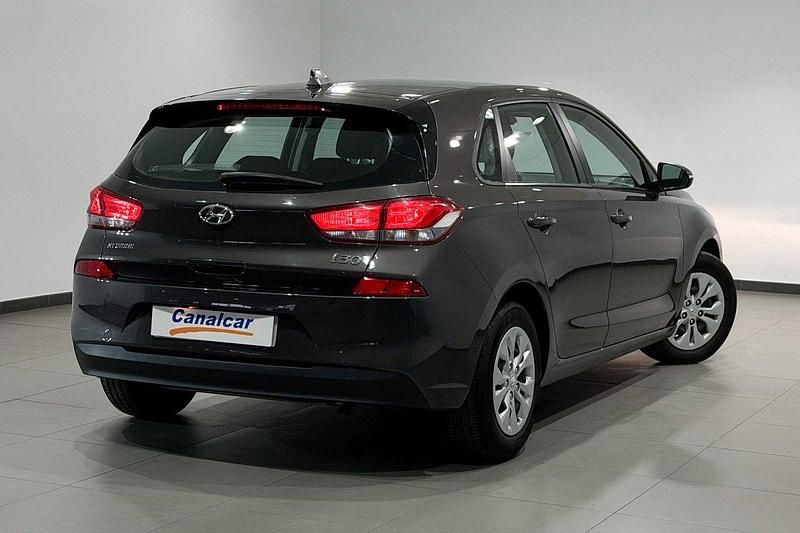 Usado Hyundai i30 95 CV (69 kW) 2018 Gris