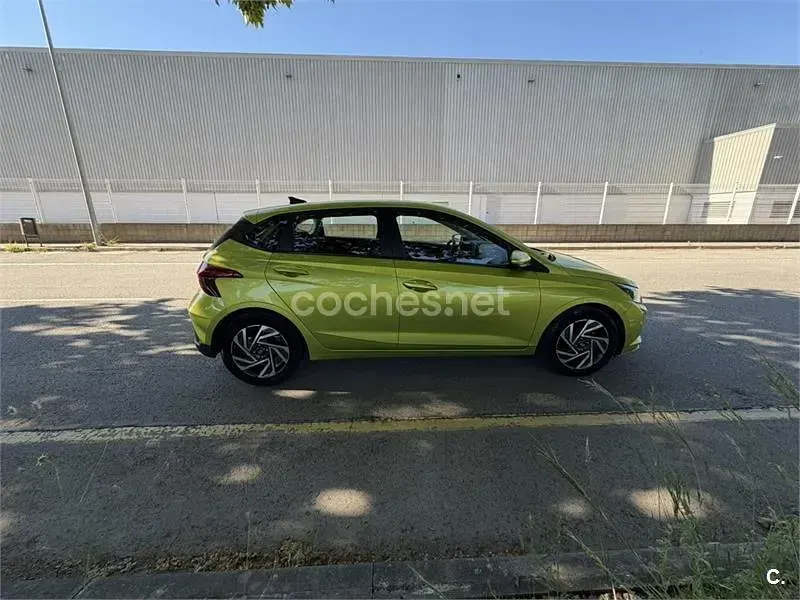 Usado Hyundai i20 84 CV (61 kW) 2024 Verde Utilitario