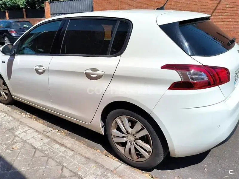 Usado Peugeot 308 Style 120 CV (88 kW) 2017 Blanco Berlina