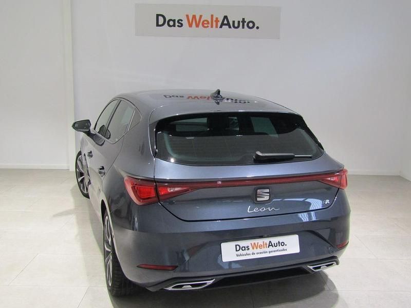 Usado Seat Leon FR 150 CV (110 kW) 2022 Gris Utilitario