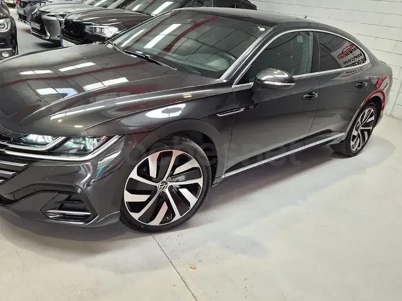 Usado VW Arteon R-line 218 CV (160 kW) 2022 Negro Berlina