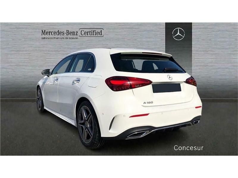 Usado Mercedes A180 AMG line 136 CV (100 kW) 2024 Blanco Berlina