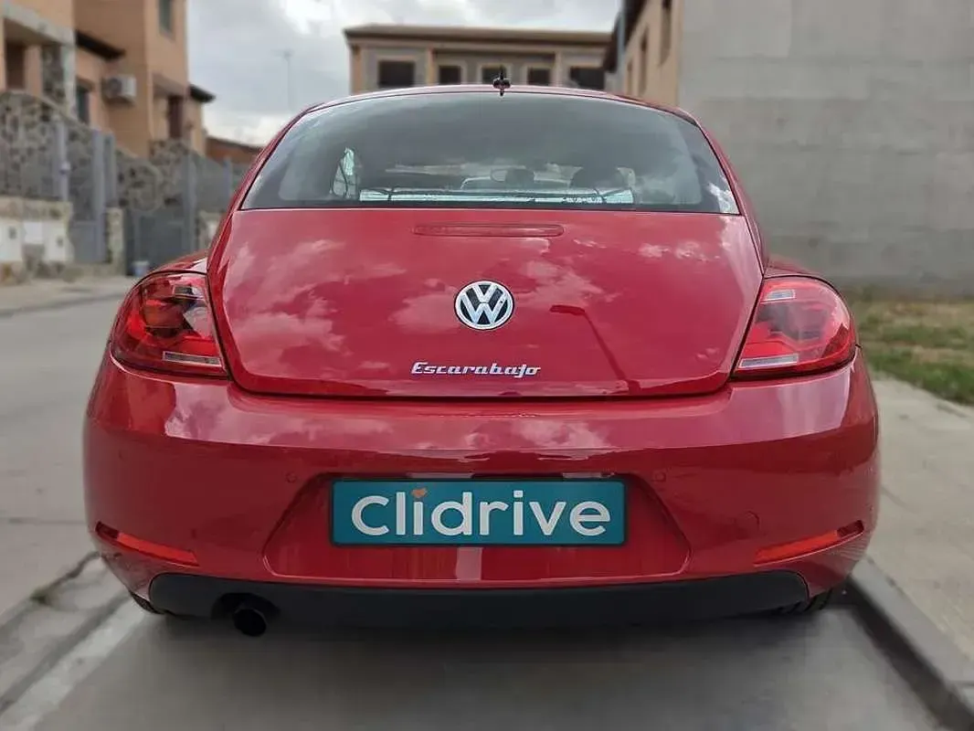 Usado VW Beetle 105 CV (77 kW) 2014 Rojo Utilitario
