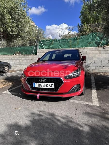 Rojo Usado 2018 Hyundai i30 Berlina | 16.000 € (Precio justo) - Imagen 1/4