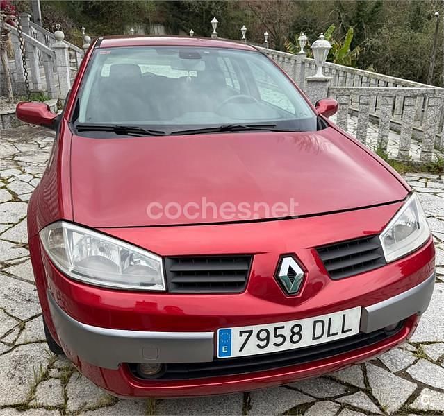 Usado Renault Mégane II Dynamique 130 CV (95 kW) 2005 Rojo Berlina