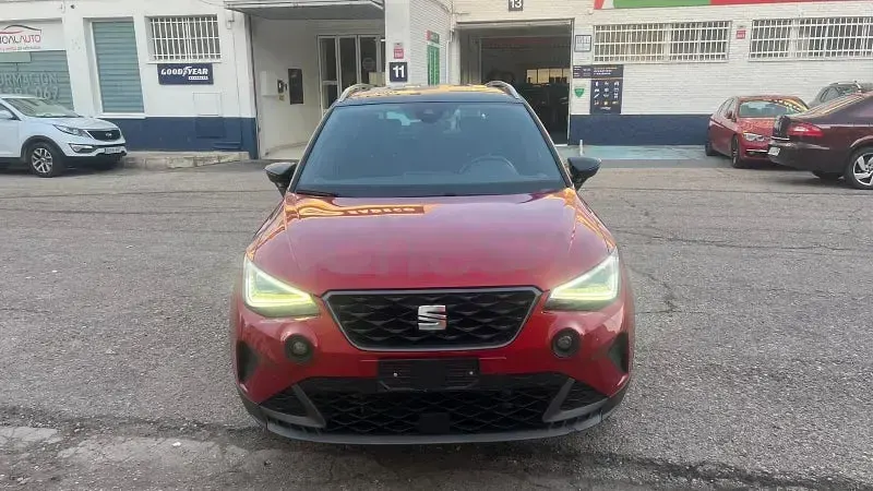 Usado Seat Arona FR 90 CV (66 kW) 2022 Rojo SUV
