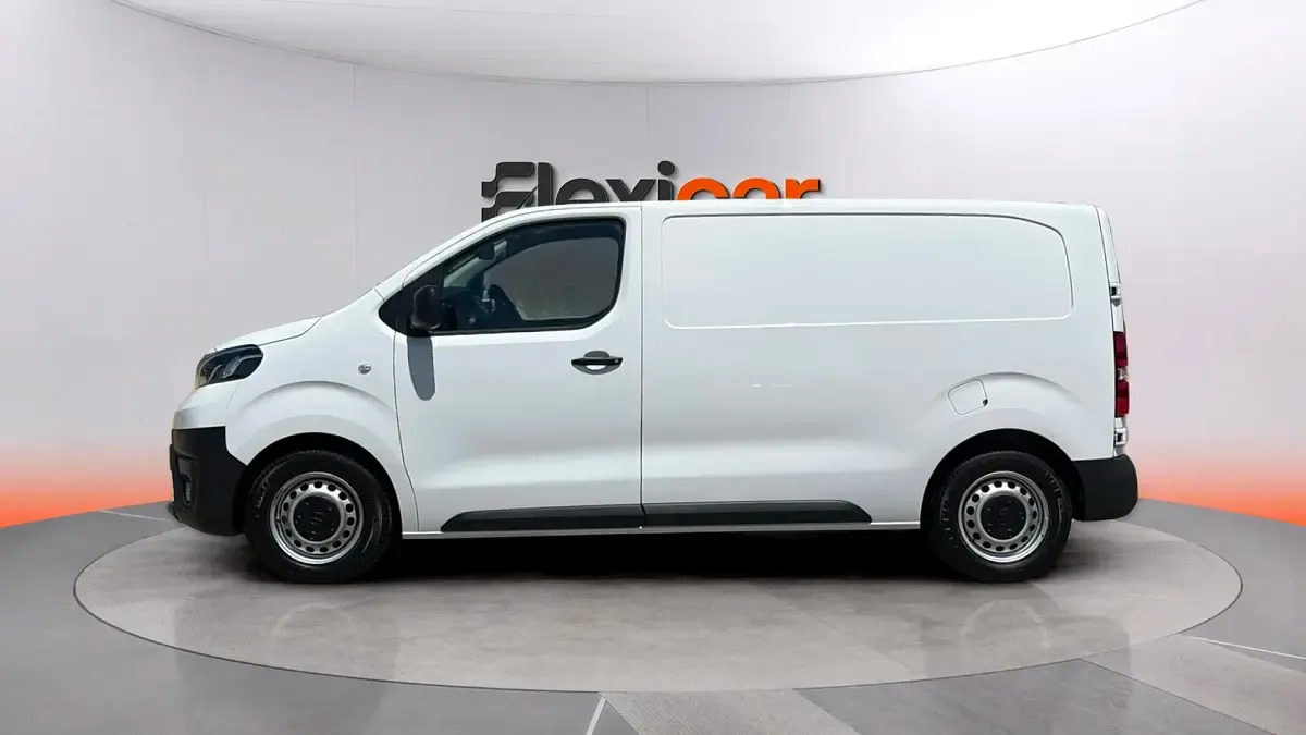 Usado Toyota Proace 102 CV (75 kW) 2024 Blanco Monovolumen