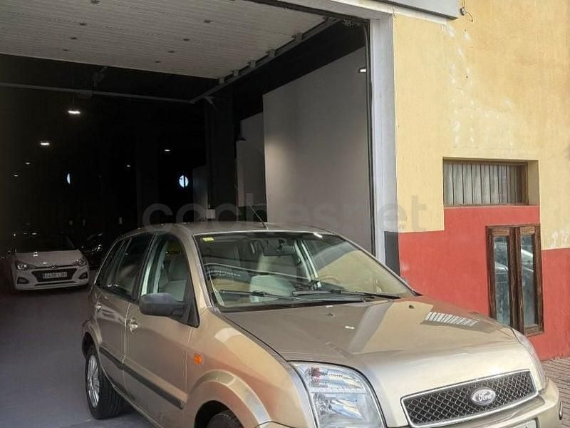 Usado Ford Fusion 100 CV (73 kW) 2003 Marrón Berlina