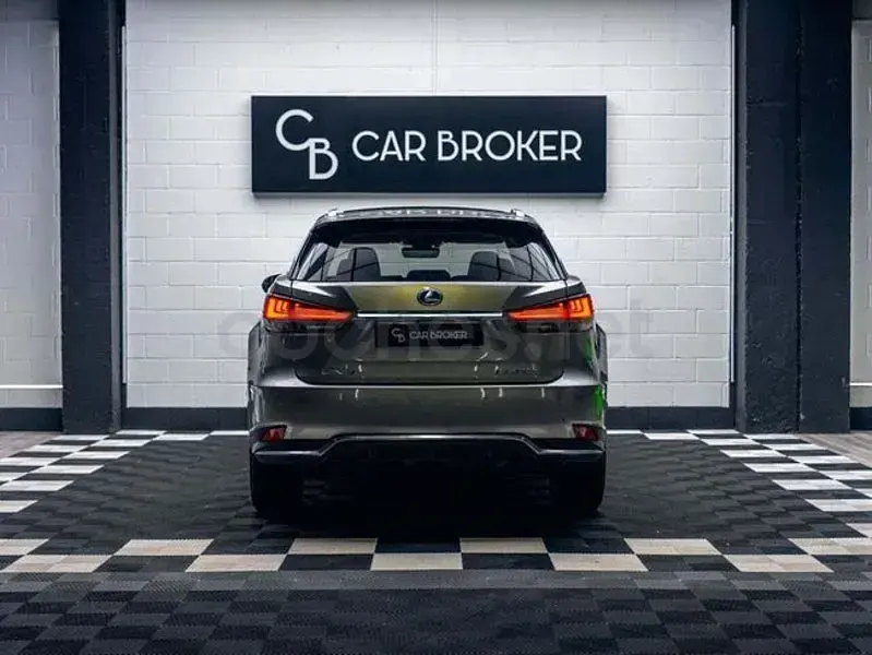 Usado Lexus RX450h Executive Line 313 CV (230 kW) 2020 Gris / plata SUV