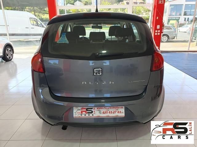 Usado Seat Altea Ecomotive 105 CV (77 kW) 2013 Gris / plata Monovolumen