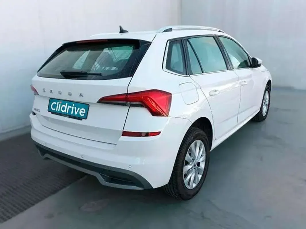 Usado Skoda Kamiq Ambition 110 CV (80 kW) 2021 Blanco SUV
