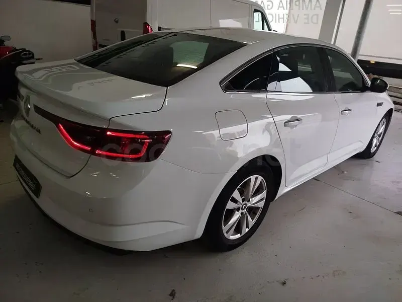 Usado Renault Talisman LIMITED 150 CV (110 kW) 2020 Blanco Berlina
