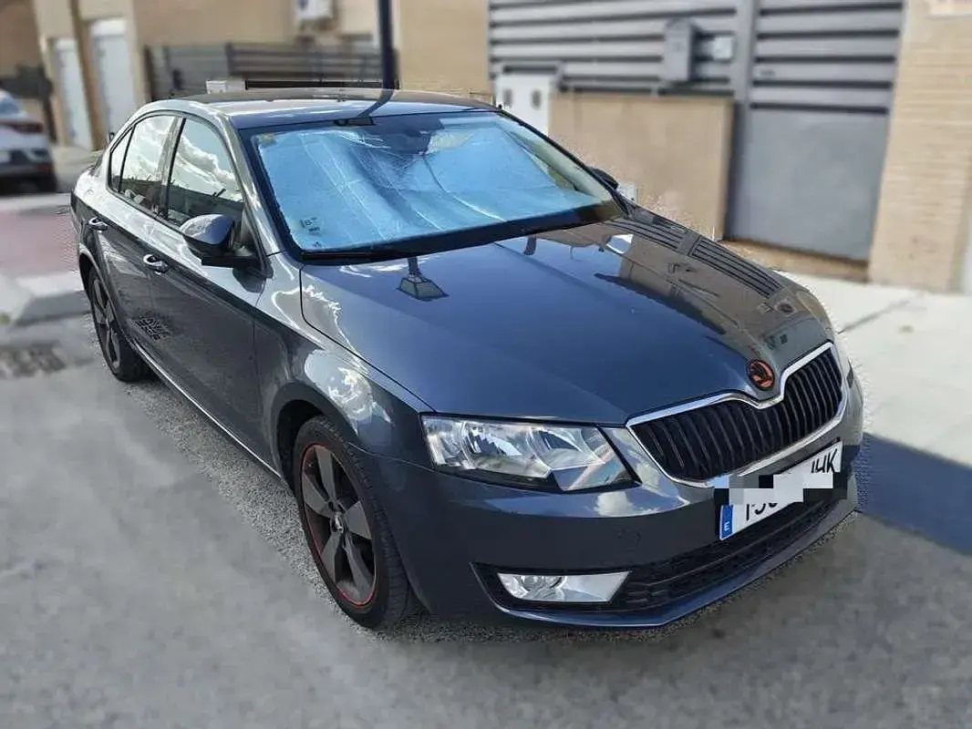 Usado Skoda Octavia Elegance 105 CV (77 kW) 2015 Gris Familiar