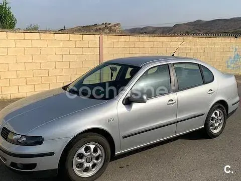 Usado Seat Toledo 110 CV (80 kW) 2001 Gris / plata Berlina