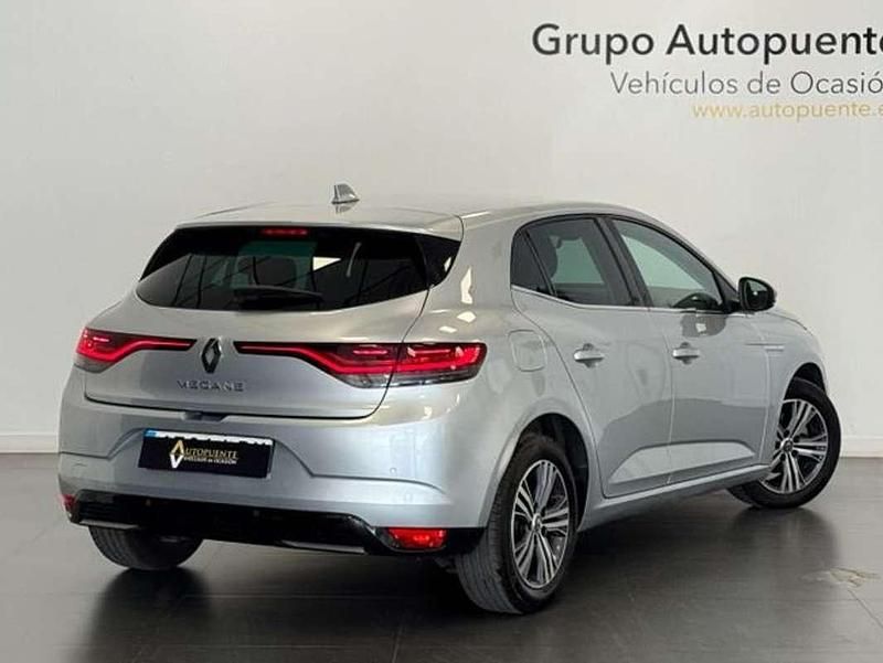 Usado Renault Mégane IV Zen 116 CV (85 kW) 2021 Plateado Berlina