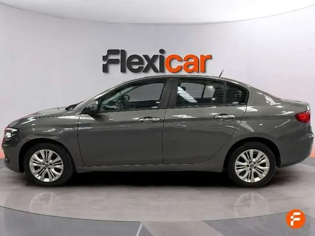 Usado Fiat Tipo Lounge 95 CV (69 kW) 2018 Gris Berlina