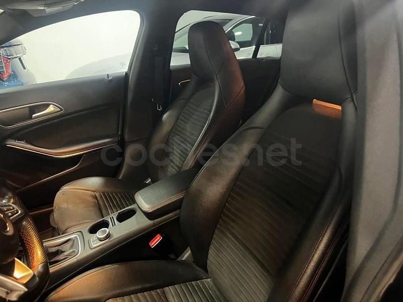 Usado Mercedes CLA200 Shooting Brake AMG line 136 CV (100 kW) 2016 Azul Familiar