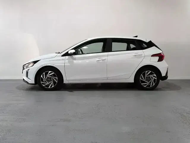 Begagnad Hyundai i20 101 HK (74 kW) 2024 Vit Sedan