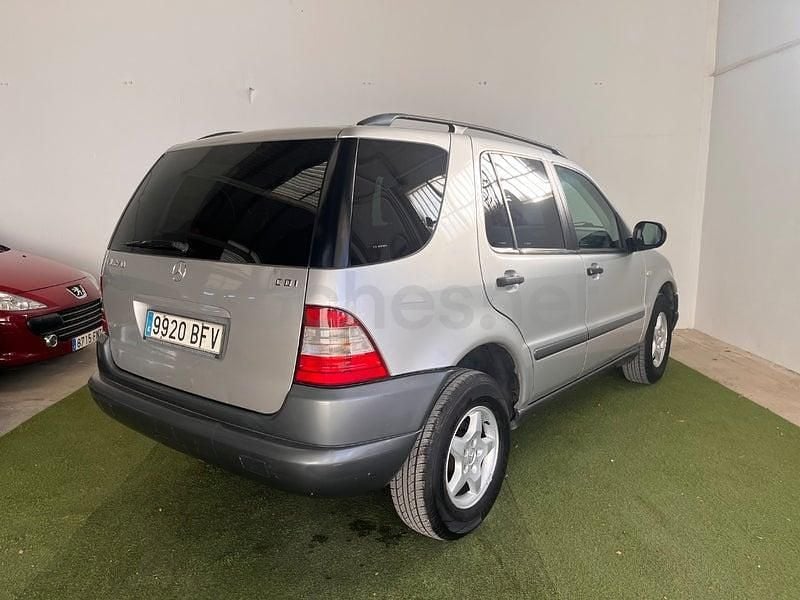 Usado Mercedes ML270 163 CV (119 kW) 2001 Gris / plata SUV