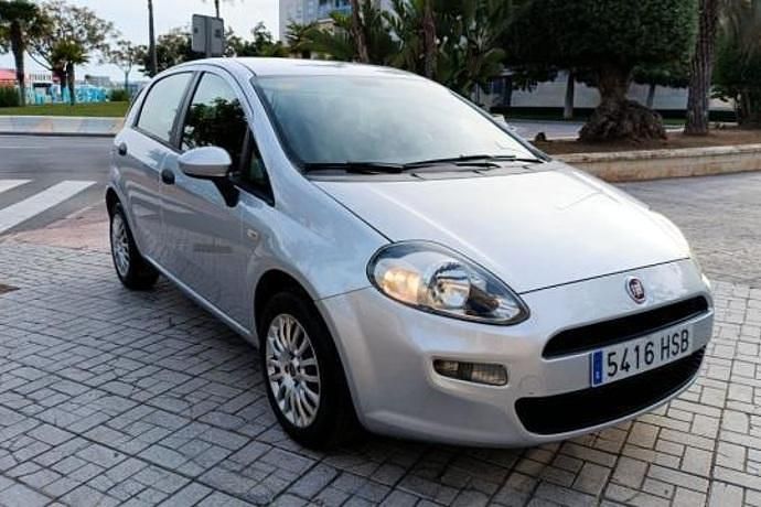 Usado Fiat Punto Pop 77 CV (56 kW) 2013 Utilitario