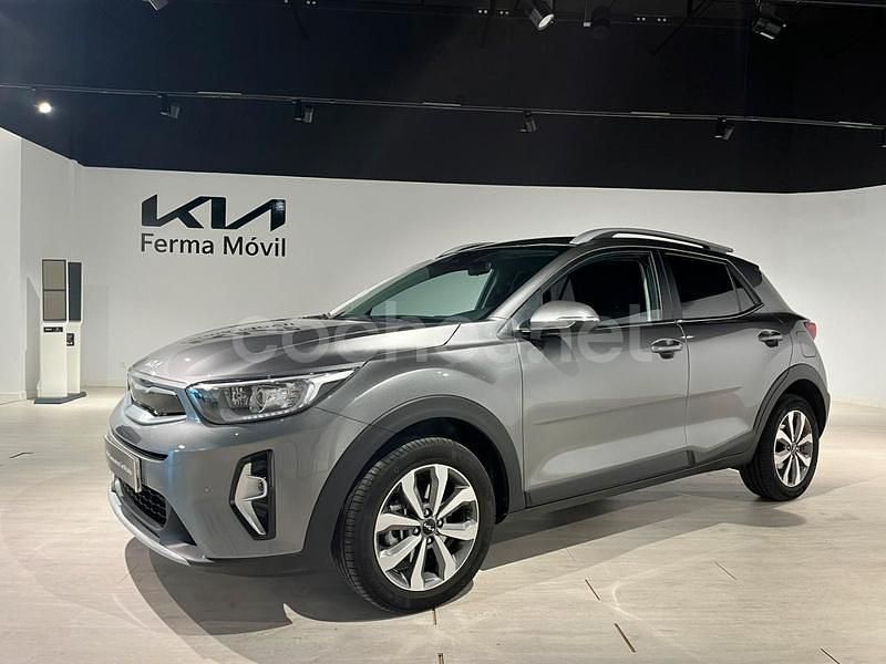 Usado Kia Stonic 100 CV (73 kW) 2025 Gris / plata SUV