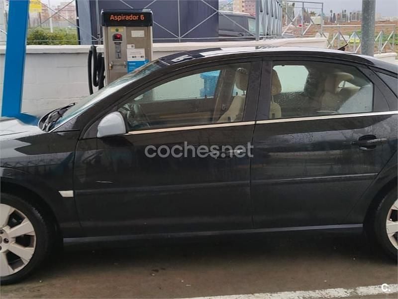 Usado Opel Vectra Elegance 122 HP (89 kW) 2006 Preto Sedan