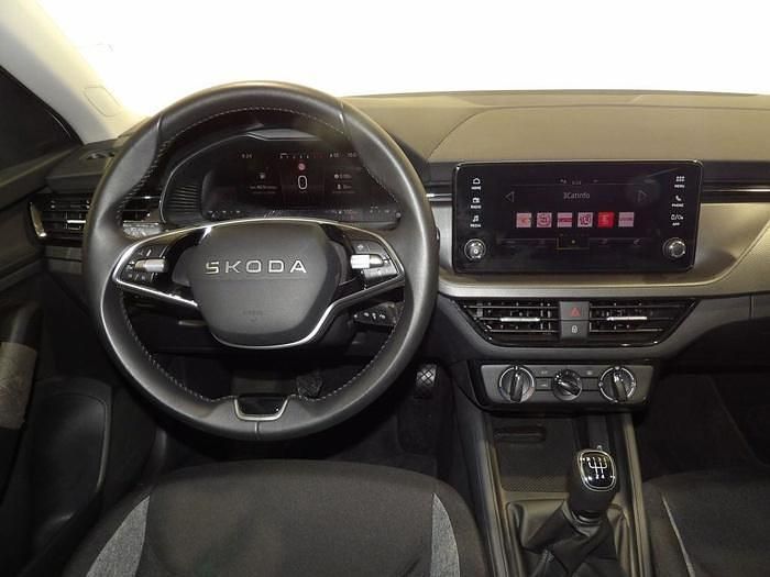 Usado Skoda Scala Essence 95 CV (69 kW) 2024 Gris Utilitario