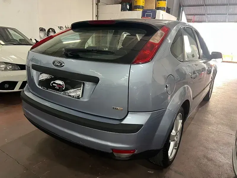 Usado Ford Focus Sport 136 CV (100 kW) 2005 Azul Berlina