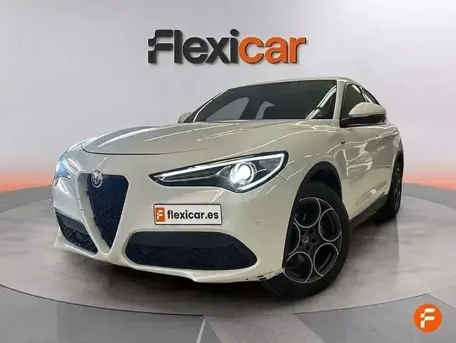 Usado Alfa Romeo Stelvio Sprint 200 CV (147 kW) 2021 Blanco SUV