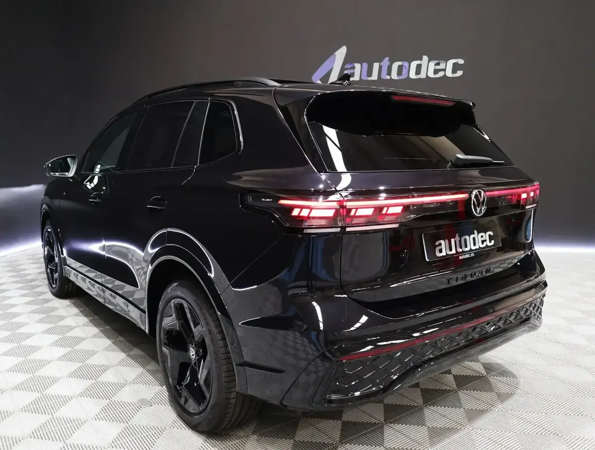Usado VW Tiguan R-line 150 CV (110 kW) 2024 Negro SUV