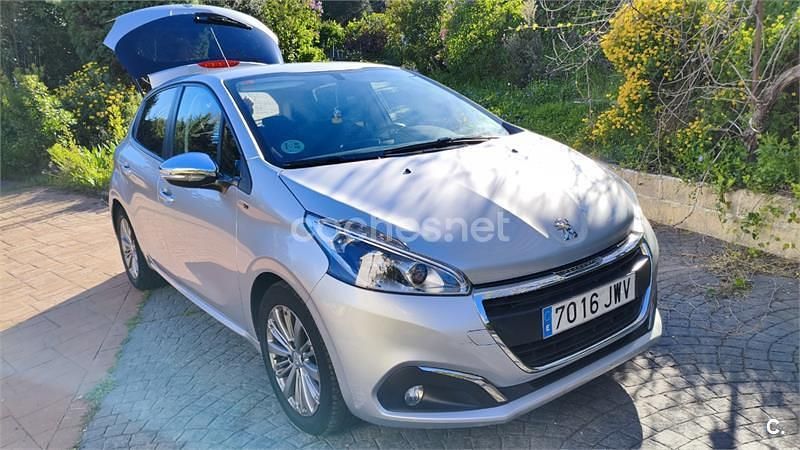 Usado Peugeot 208 Style 82 CV (60 kW) 2017 Gris / plata Utilitario