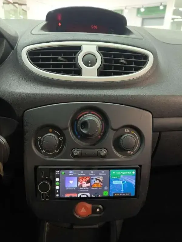 Usado Renault Clio 75 CV (55 kW) 2011 Rojo Utilitario