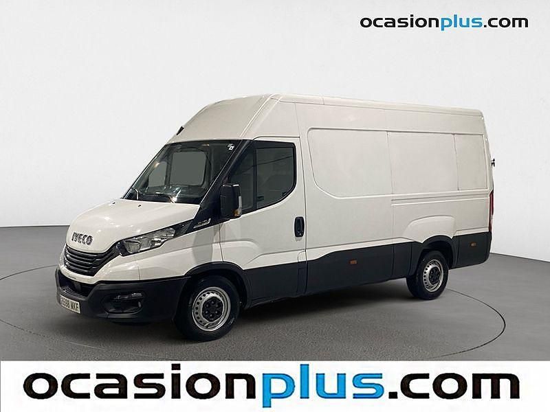 Blanco Usado 2023 Iveco Daily Berlina | 26.455 € (Precio justo) - Imagen 1/4