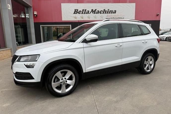 Usado Skoda Karoq Ambition 150 CV (110 kW) 2022 Blanco SUV