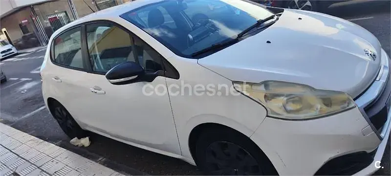 Używany Peugeot 208 Business-Line 75 KM (55 kW) 2016 Biały Hatchback