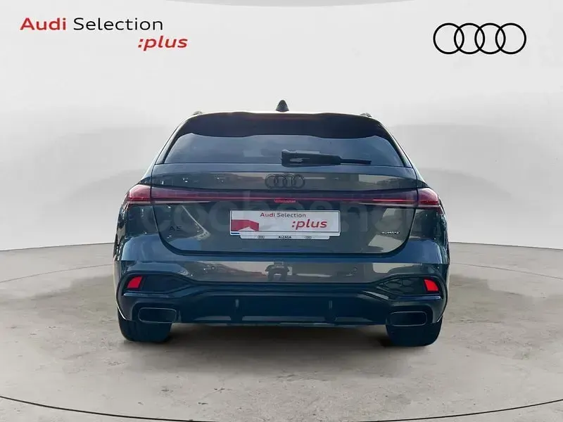 Usado Audi A5 Ambiente 299 CV (219 kW) 2025 Gris / plata Familiar