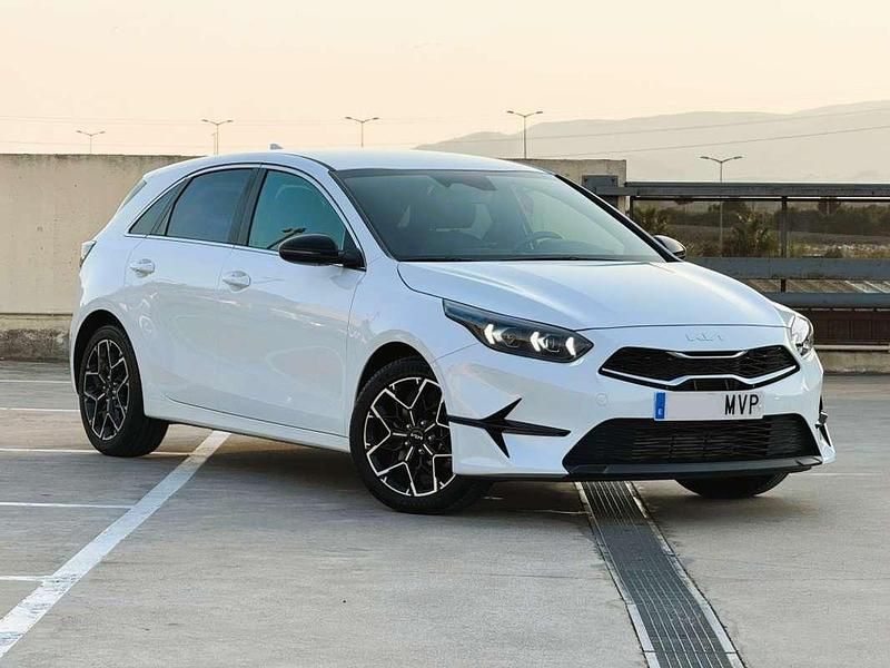 Usado Kia Ceed Style 101 CV (74 kW) 2024 Blanco Utilitario