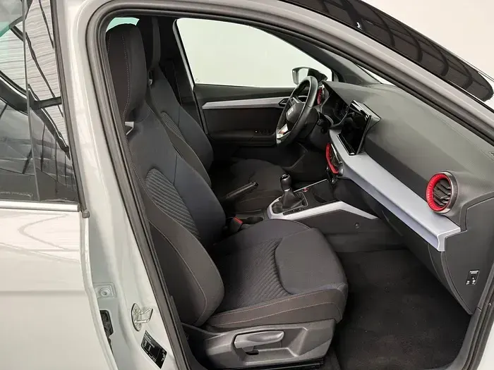 Usado Seat Arona FR 115 CV (84 kW) 2024 Blanco SUV