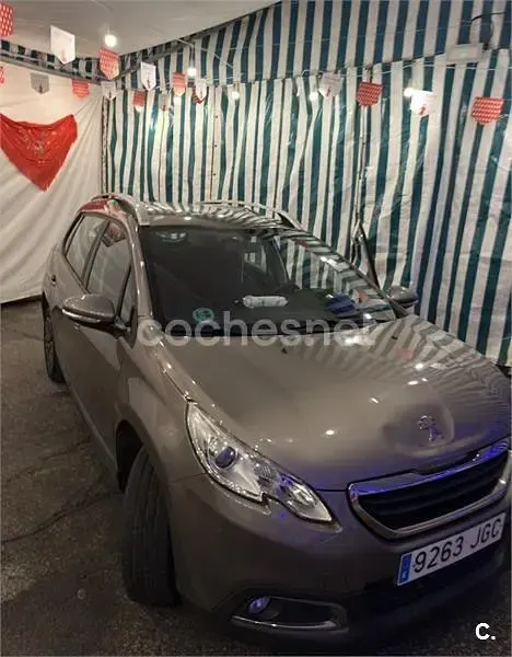 Usado Peugeot 2008 Allure 110 CV (80 kW) 2015 Marrón SUV