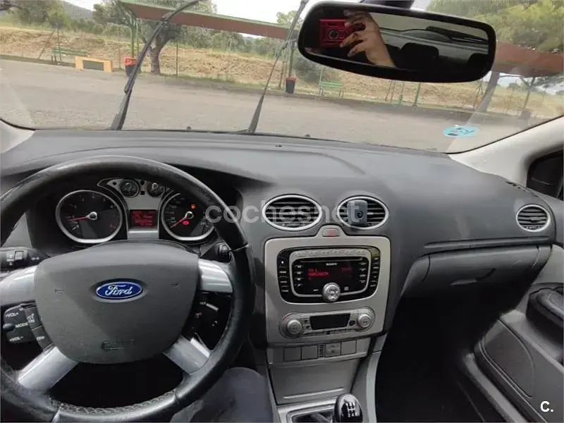 Usado Ford Focus Trend 100 CV (73 kW) 2009 Negro Berlina